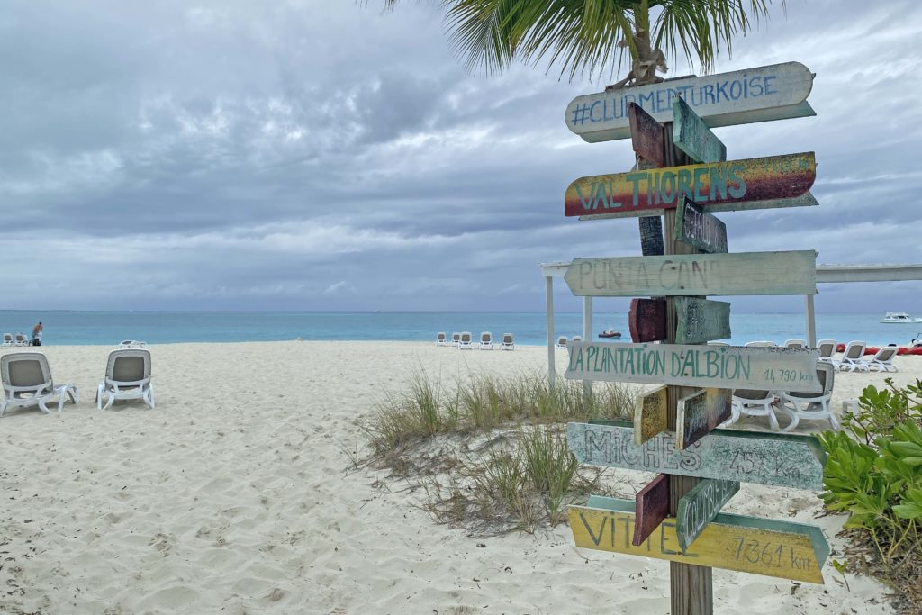 Club Med Sign
